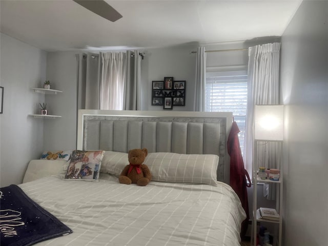 bedroom with ceiling fan