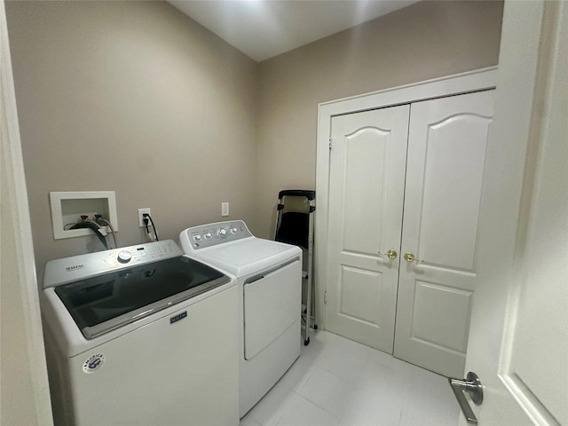 laundry room with washing machine and dryer