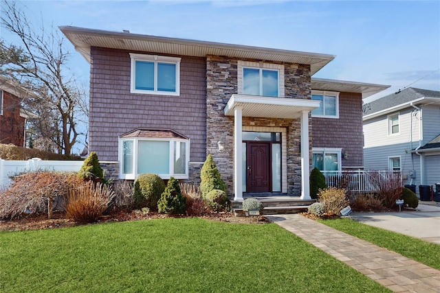 view of front facade featuring a front lawn