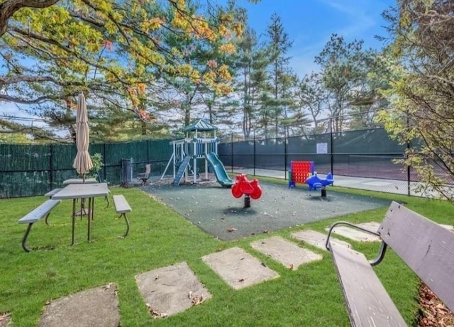 view of jungle gym featuring a yard