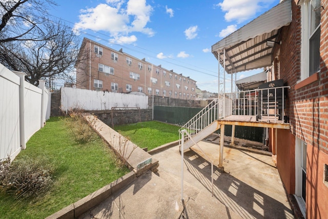 view of yard featuring a fenced backyard