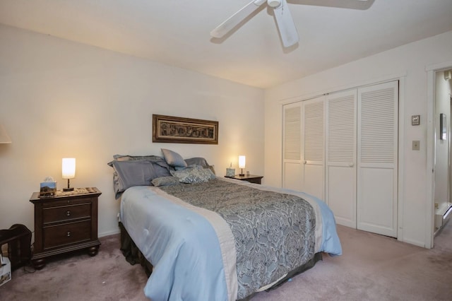 bedroom featuring light carpet, ceiling fan, baseboards, and a closet