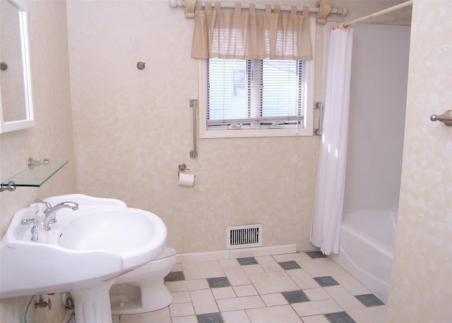 bathroom featuring shower / tub combo with curtain and sink