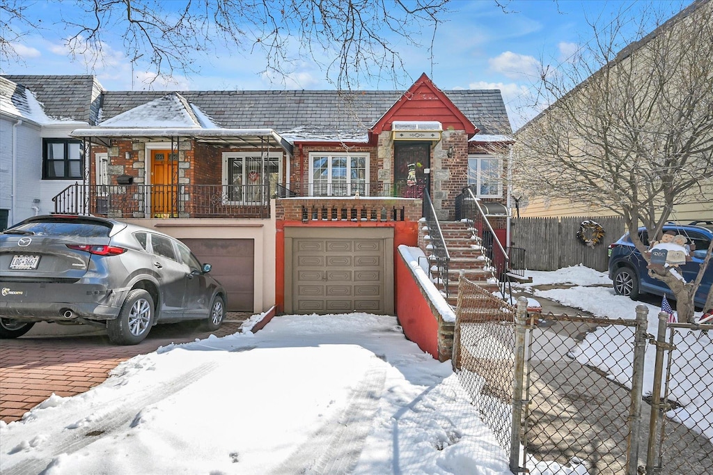 view of front facade with a garage