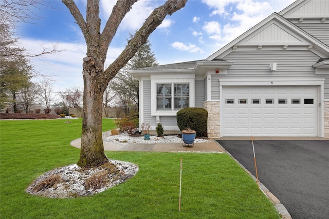 view of front of house featuring a garage and a front yard