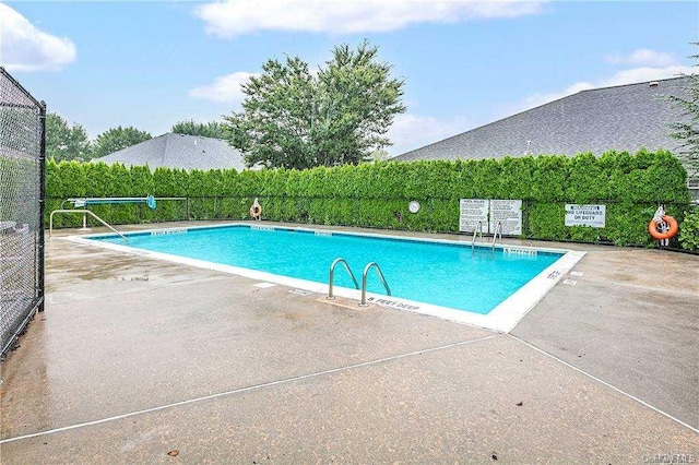 view of swimming pool