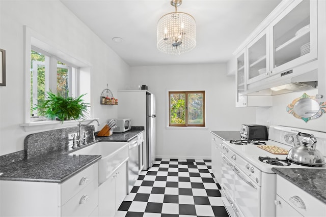 kitchen with sink, white cabinetry, stainless steel appliances, a notable chandelier, and decorative light fixtures