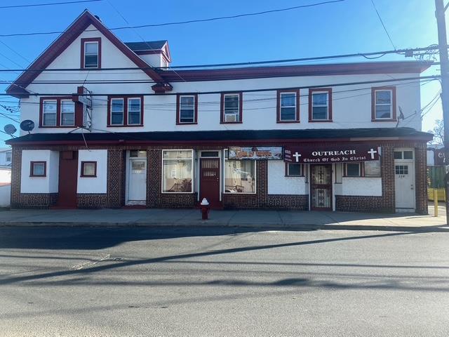 view of front facade