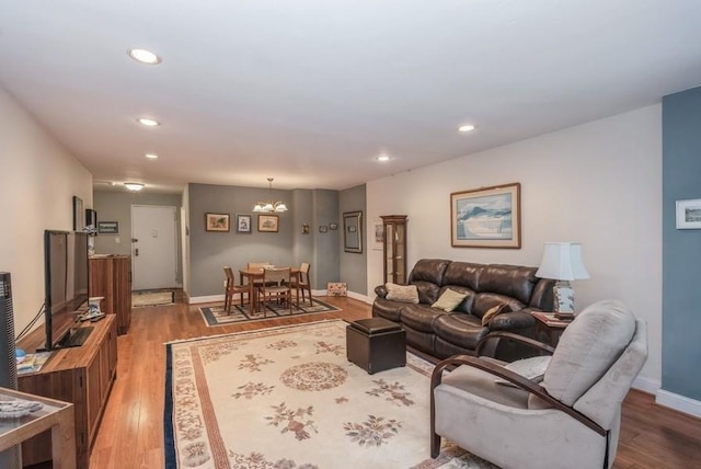 living area featuring dark wood-type flooring, recessed lighting, a chandelier, and baseboards