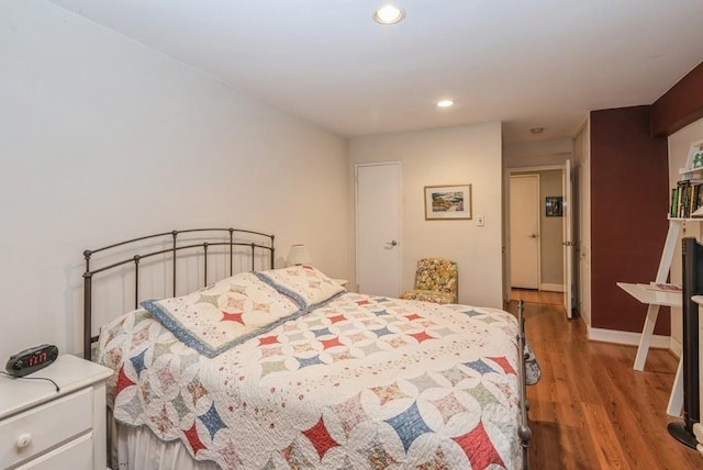 bedroom with recessed lighting, light wood-style flooring, and baseboards