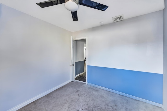 empty room featuring light carpet and ceiling fan