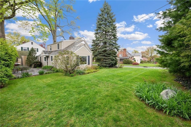 view of yard featuring a patio