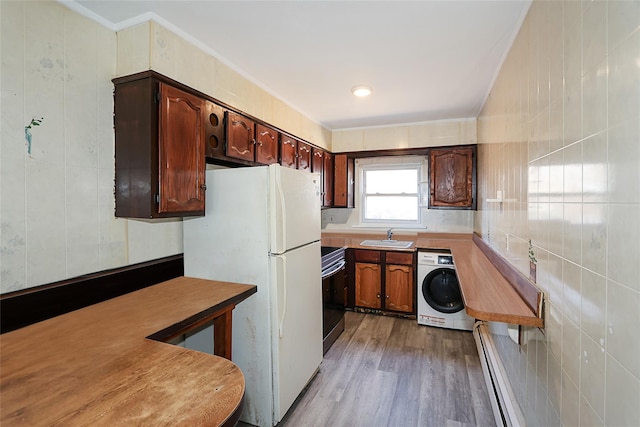 kitchen with light wood-style floors, electric stove, ornamental molding, freestanding refrigerator, and washer / clothes dryer