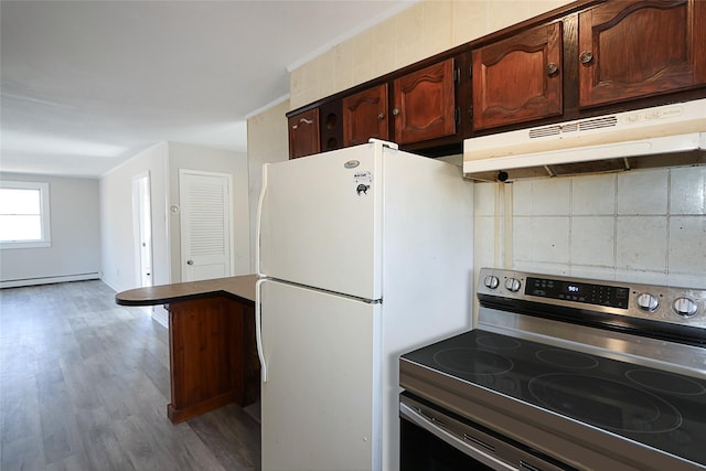 kitchen featuring electric range, dark countertops, wood finished floors, freestanding refrigerator, and under cabinet range hood