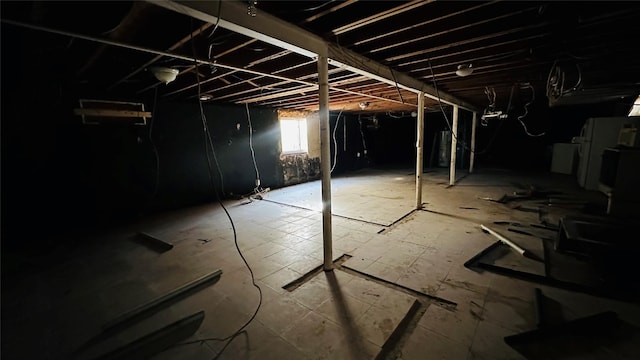 basement featuring independent washer and dryer