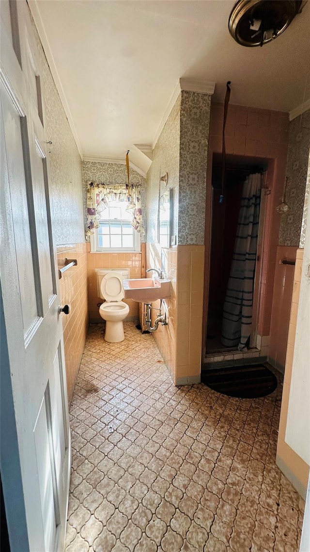 bathroom featuring tile walls, sink, crown molding, and toilet