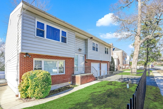 split foyer home with a garage and a front lawn