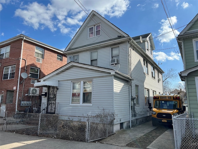 view of front of home featuring ac unit and a fenced front yard