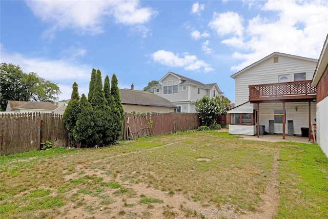 view of yard featuring a patio