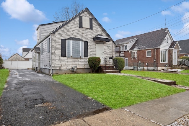 view of front of property with a front lawn