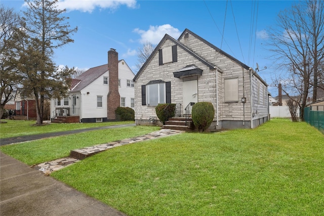 view of front of house featuring a front yard