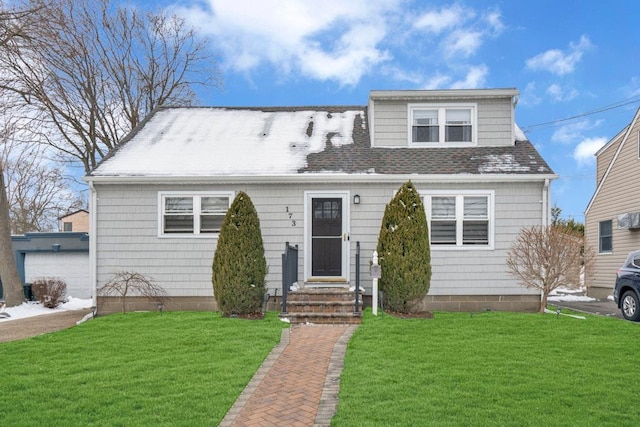 view of front of house featuring a front yard