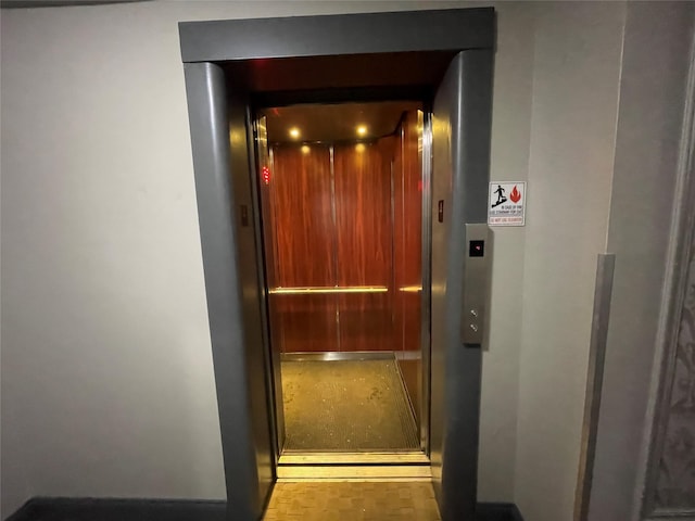 room details featuring elevator