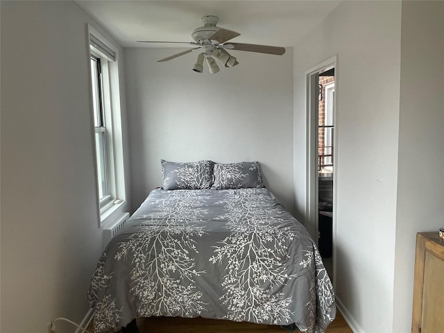 bedroom with ceiling fan