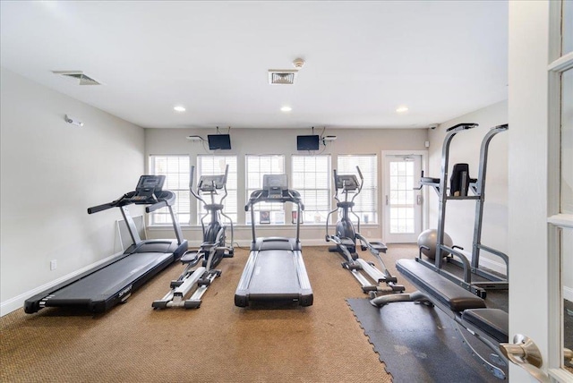 workout area featuring baseboards, visible vents, and recessed lighting