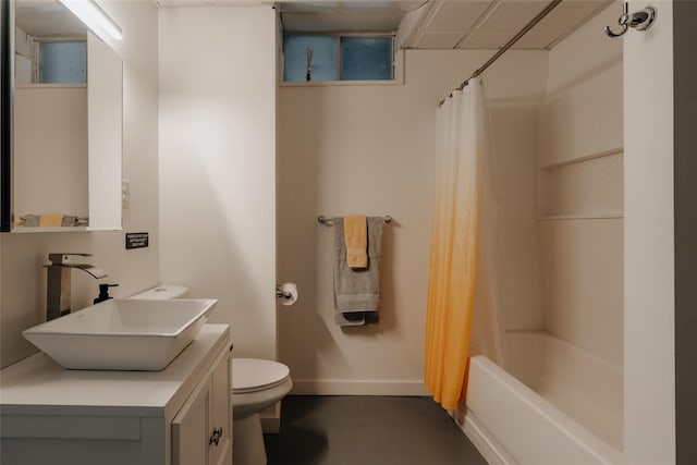 full bathroom featuring shower / tub combo with curtain, vanity, and toilet