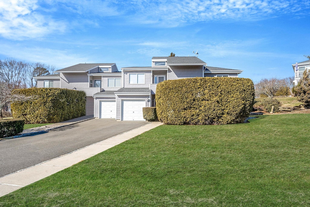 view of front facade with a garage and a front yard