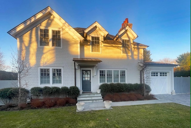 view of front facade featuring a garage and a front yard