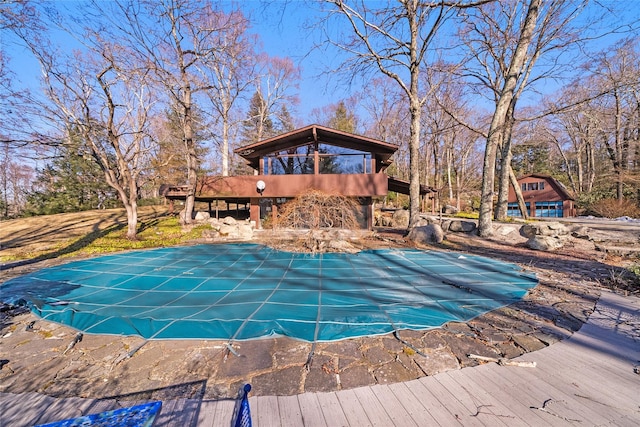 view of swimming pool