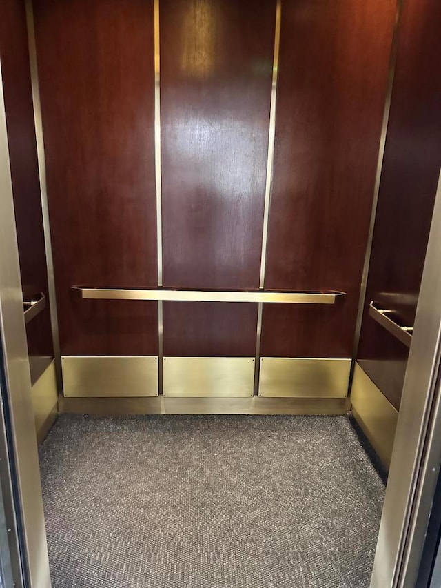 room details with elevator