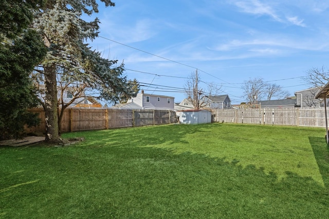 view of yard featuring a storage shed