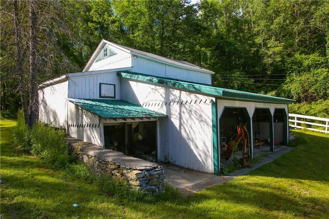 exterior space featuring a yard