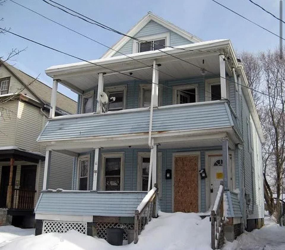 view of front of house featuring a porch