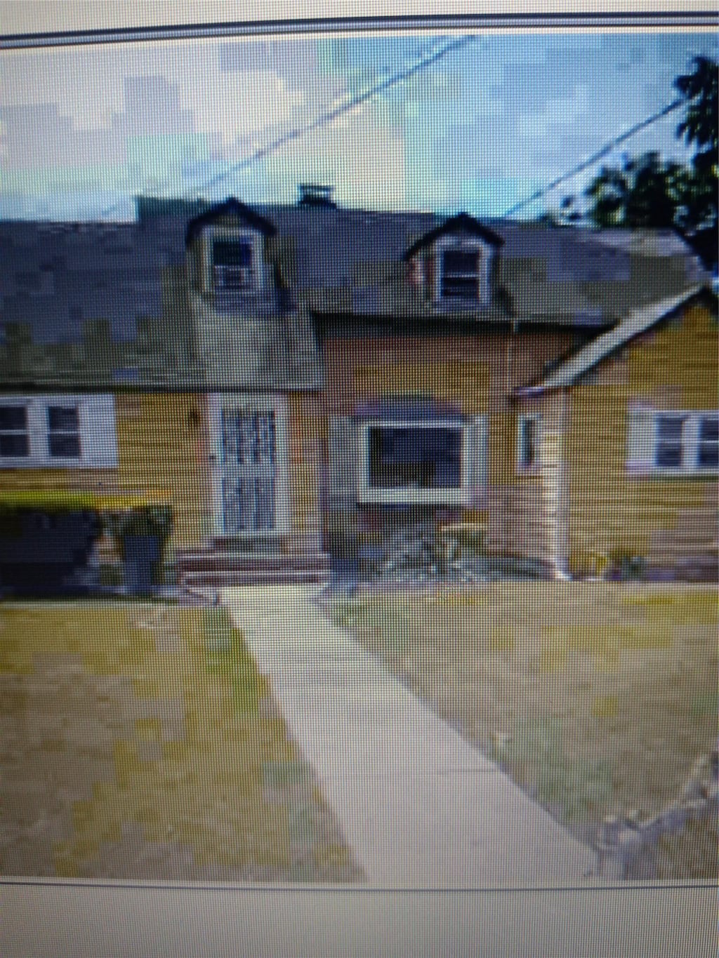 view of front of house with a front lawn