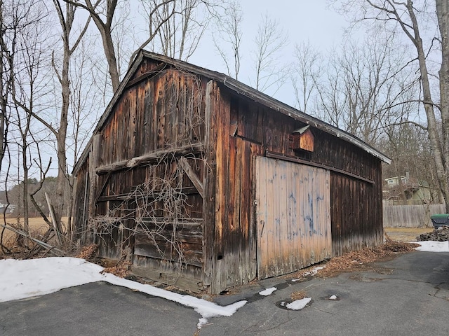 view of outdoor structure