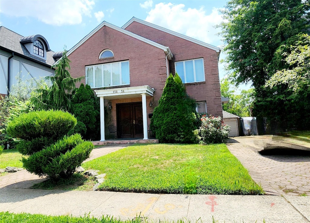 view of front of property with a front lawn