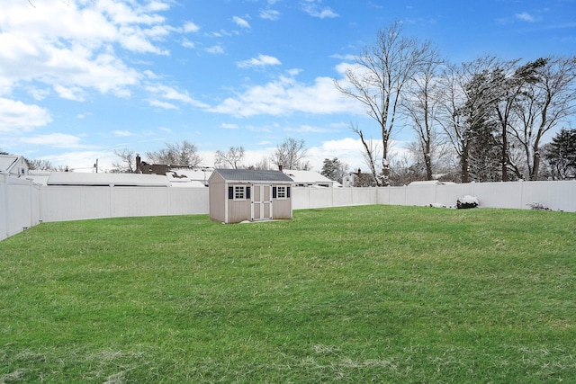 view of yard with a shed