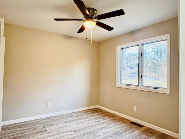 unfurnished room featuring light hardwood / wood-style flooring and ceiling fan