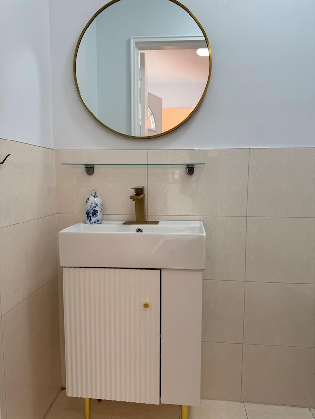 bathroom with a wainscoted wall and tile walls