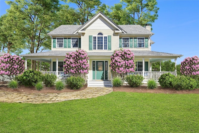 view of front of home featuring a front lawn