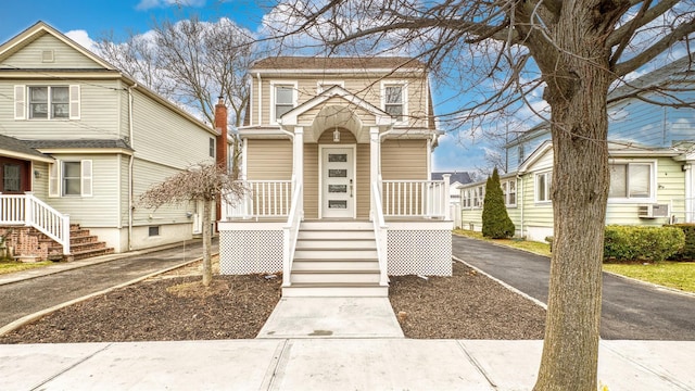 view of front facade with covered porch