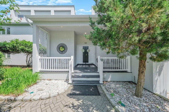 property entrance featuring a porch