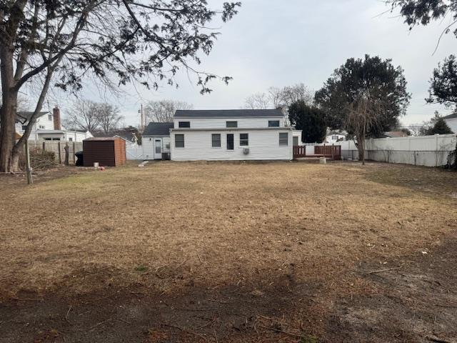 back of house featuring a yard