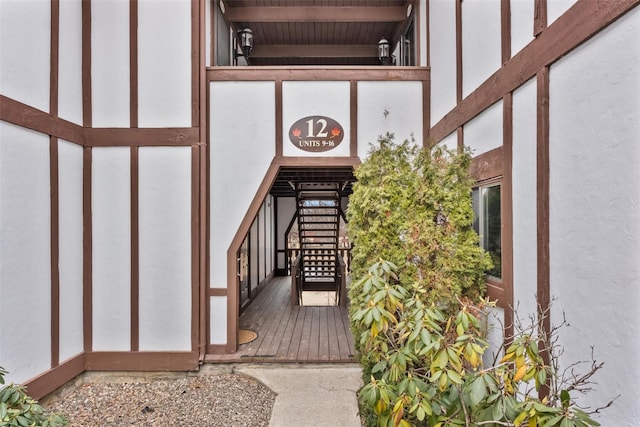 view of exterior entry with stucco siding