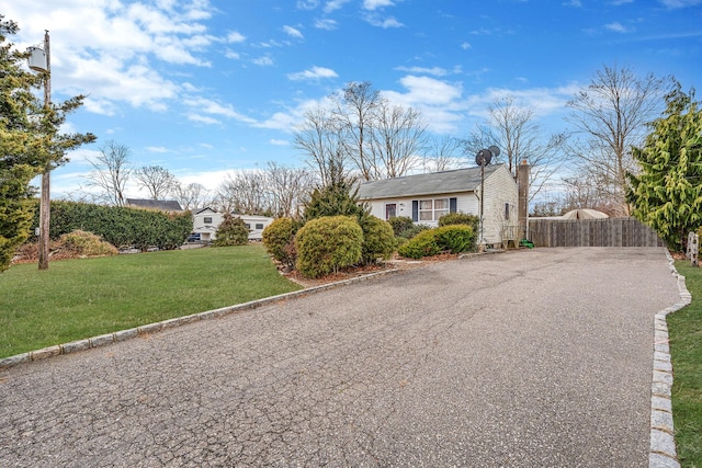 single story home featuring a front yard