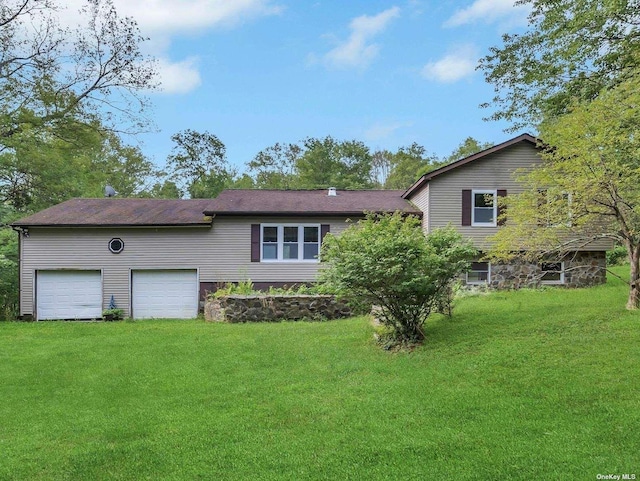 back of house featuring a yard